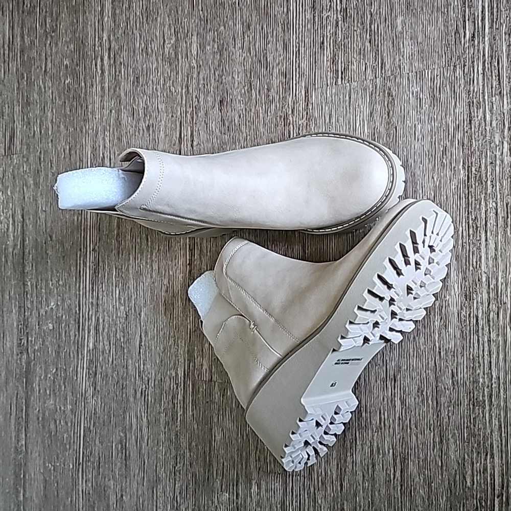 DV by Dolce Vita Rielle Lug Sole Bootie